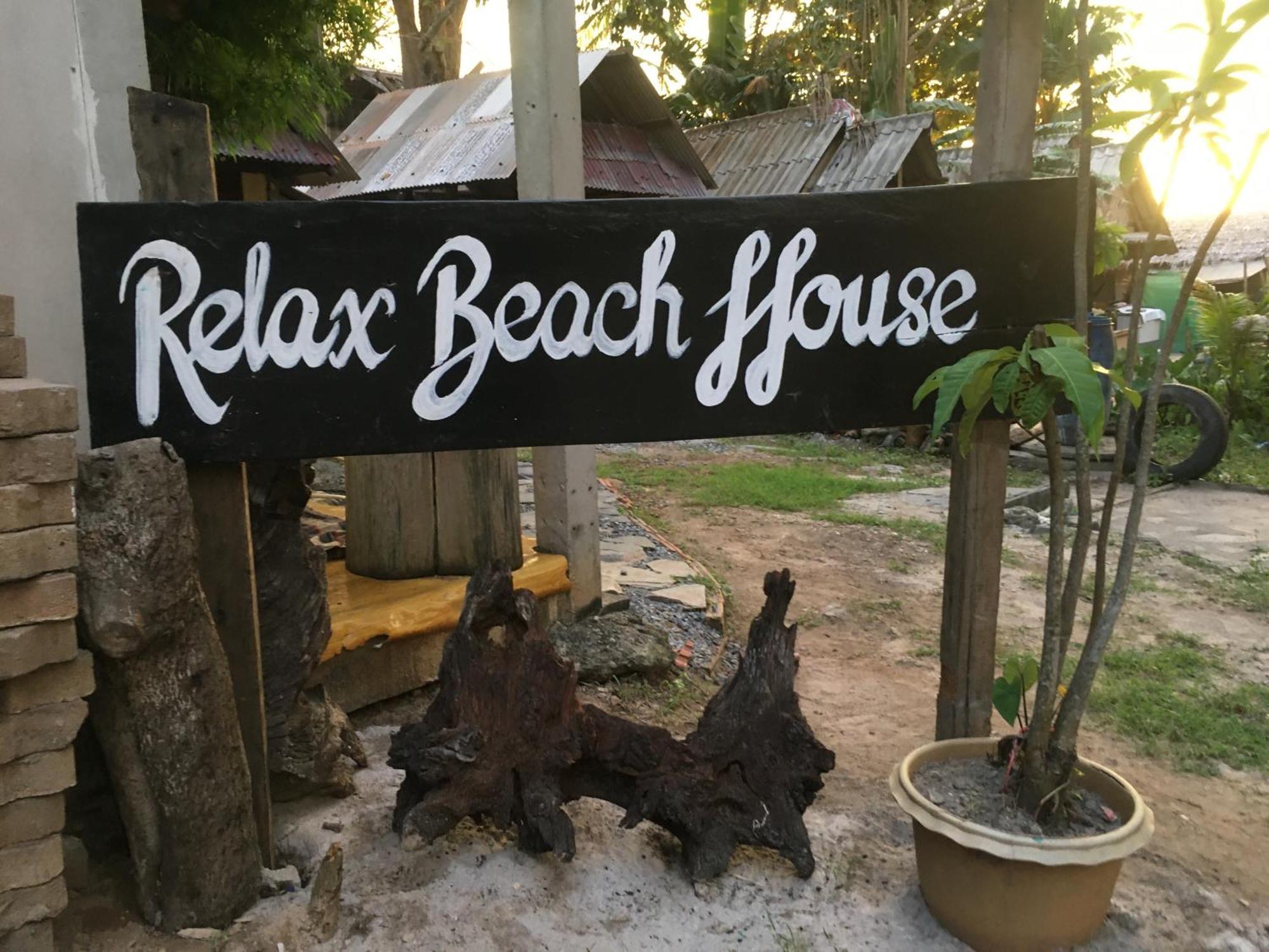 Relax Beach House Hotel Koh Lanta Bagian luar foto