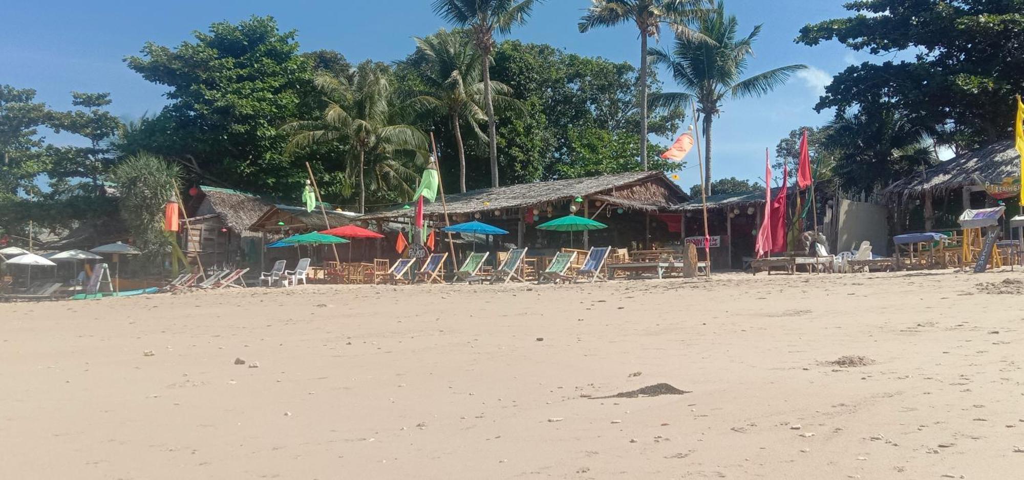 Relax Beach House Hotel Koh Lanta Bagian luar foto