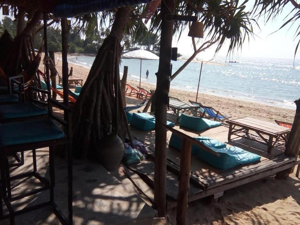 Relax Beach House Hotel Koh Lanta Bagian luar foto