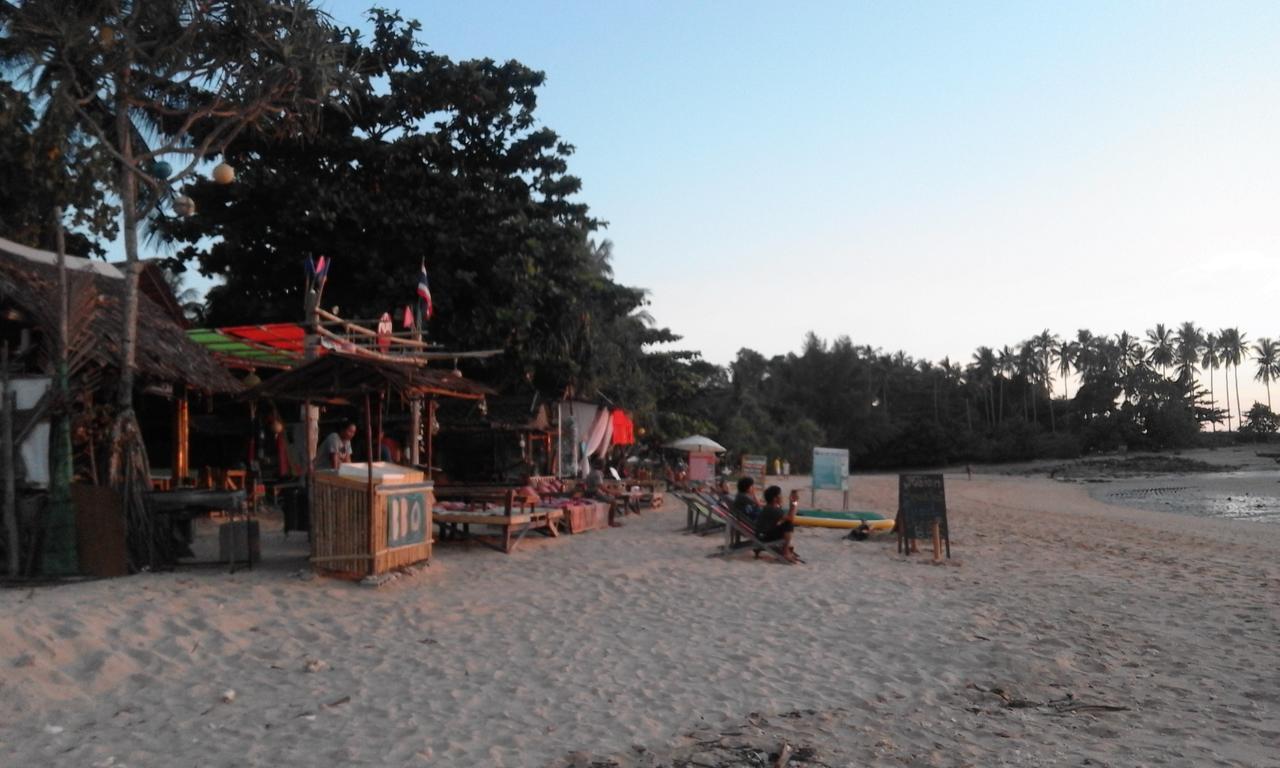 Relax Beach House Hotel Koh Lanta Bagian luar foto