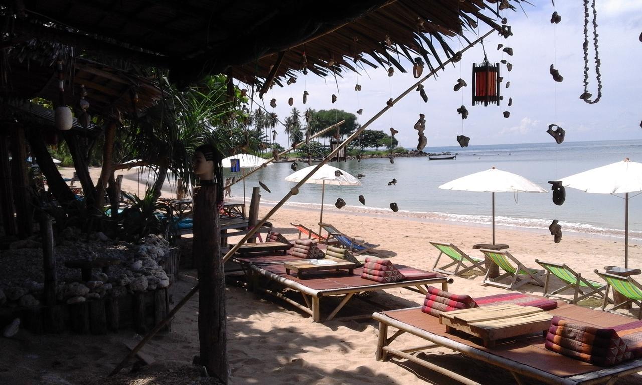 Relax Beach House Hotel Koh Lanta Bagian luar foto