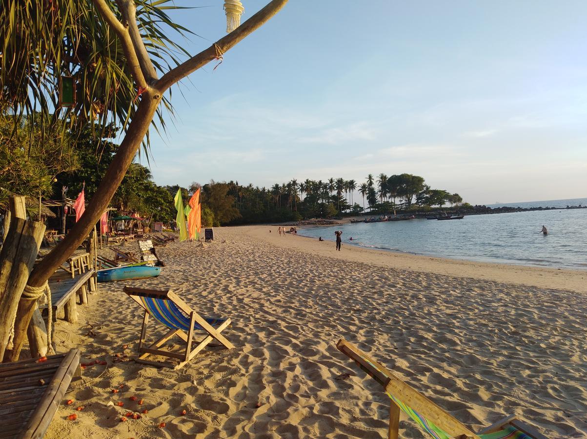 Relax Beach House Hotel Koh Lanta Bagian luar foto