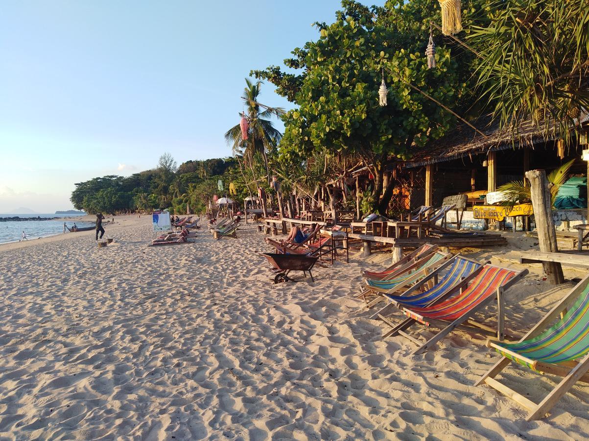 Relax Beach House Hotel Koh Lanta Bagian luar foto